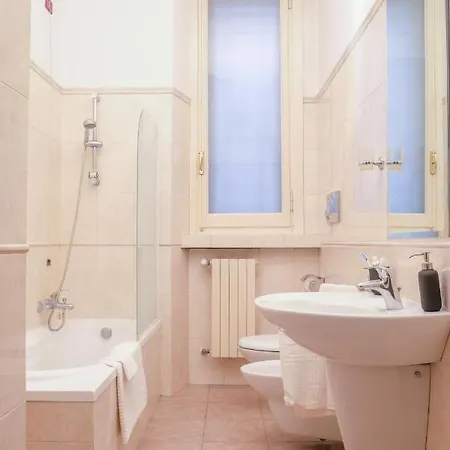 Zona Porta Venezia Indipendenza. Apartment *