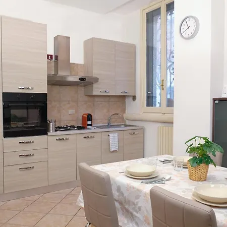Zona Porta Venezia Indipendenza. Apartment *